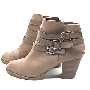 American Eagle Ankle Boots Sz.9.5 Taupe Buckles & Side Zip Faux Suede Big Heels